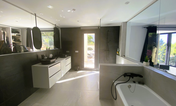 Resale - Villa - Calviá - Mallorca