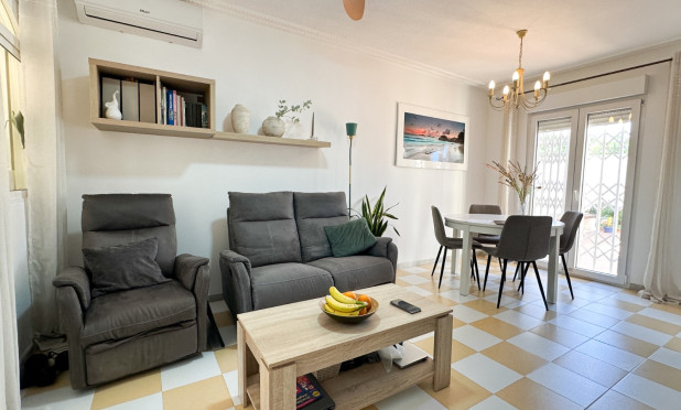 Resale - Villa - Torrevieja - Nueva Torrevieja - Aguas Nuevas