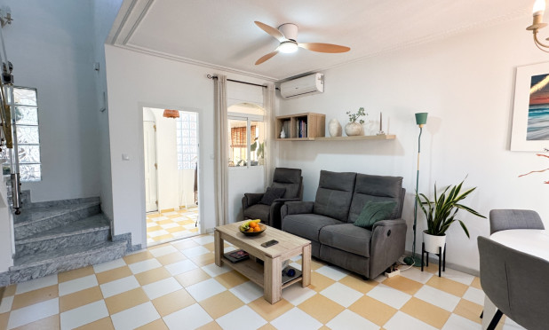 Resale - Villa - Torrevieja - Nueva Torrevieja - Aguas Nuevas