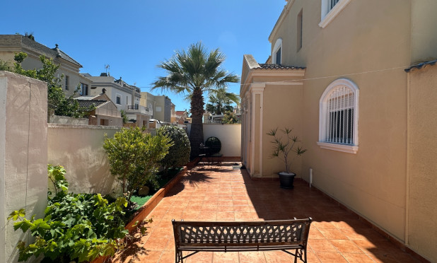Resale - Villa - Torrevieja - Nueva Torrevieja - Aguas Nuevas