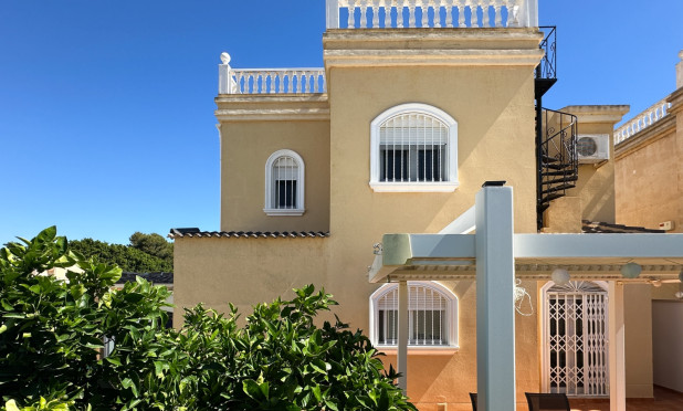 Resale - Villa - Torrevieja - Nueva Torrevieja - Aguas Nuevas