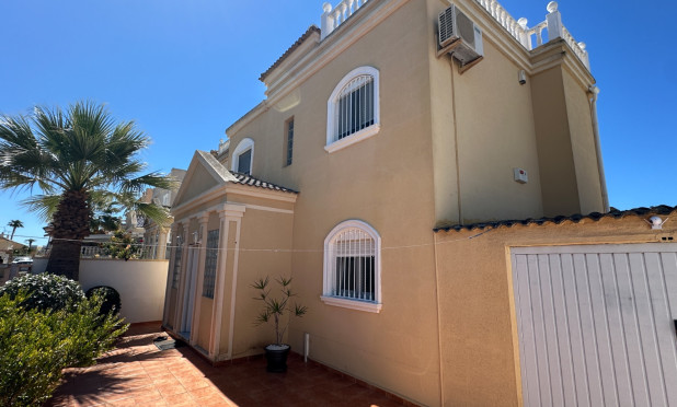 Resale - Villa - Torrevieja - Nueva Torrevieja - Aguas Nuevas