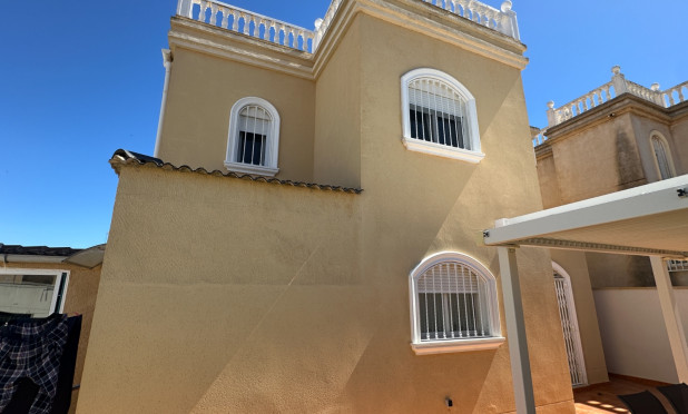 Resale - Villa - Torrevieja - Nueva Torrevieja - Aguas Nuevas