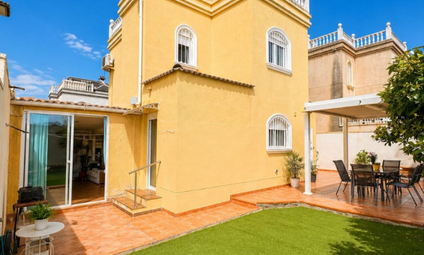 Resale - Villa - Torrevieja - Nueva Torrevieja - Aguas Nuevas