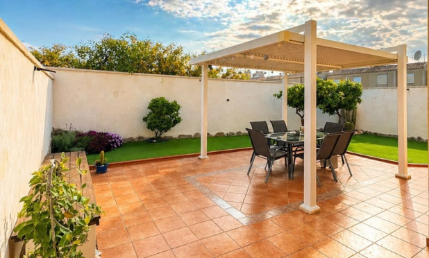 Resale - Villa - Torrevieja - Nueva Torrevieja - Aguas Nuevas