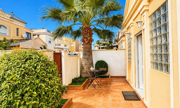Resale - Villa - Torrevieja - Nueva Torrevieja - Aguas Nuevas