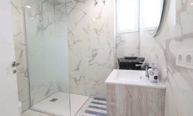 Resale - Apartment / flat - Torrevieja - Acequion