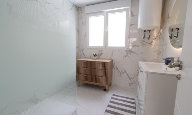 Resale - Apartment / flat - Torrevieja - Acequion