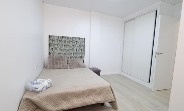 Resale - Apartment / flat - Torrevieja - Acequion