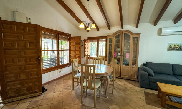 Odsprzedaż - Villa - Cabo Roig