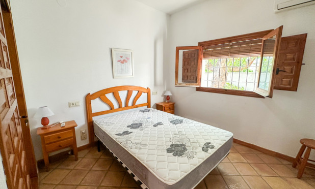 Odsprzedaż - Villa - Cabo Roig