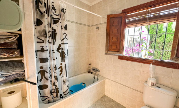 Odsprzedaż - Villa - Cabo Roig