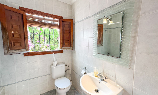 Odsprzedaż - Villa - Cabo Roig