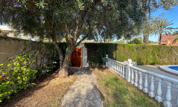 Odsprzedaż - Villa - Cabo Roig