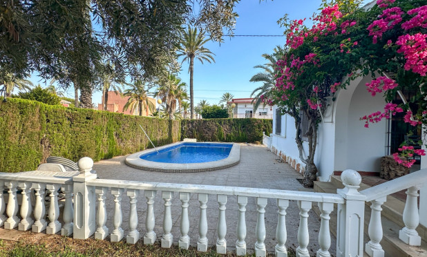 Odsprzedaż - Villa - Cabo Roig