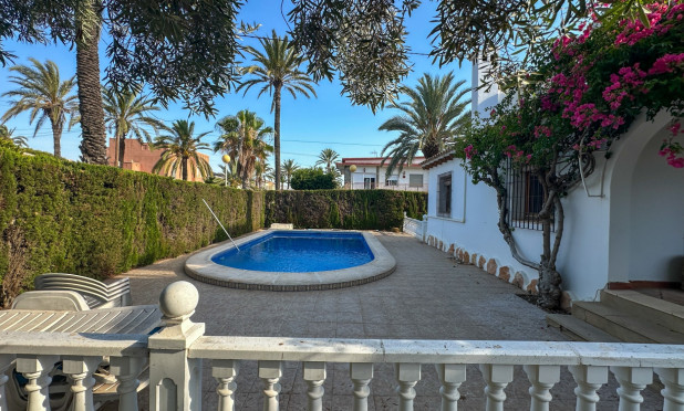 Odsprzedaż - Villa - Cabo Roig