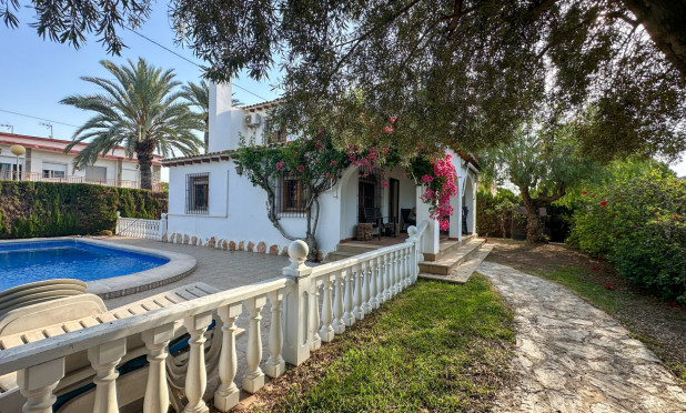Odsprzedaż - Villa - Cabo Roig