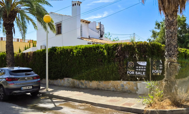 Odsprzedaż - Villa - Cabo Roig