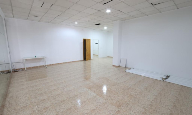 Resale - Commercial premises - Torrevieja - Centro