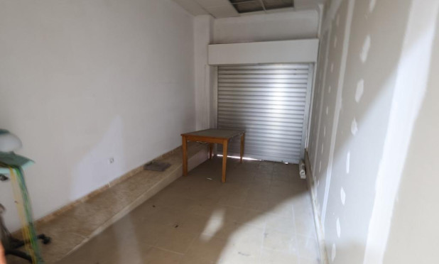 Resale - Commercial premises - Torrevieja - Centro