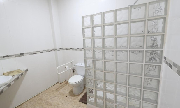 Resale - Commercial premises - Torrevieja - Centro