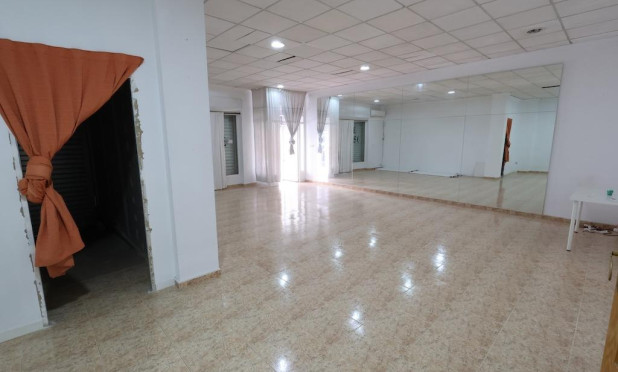 Resale - Commercial premises - Torrevieja - Centro