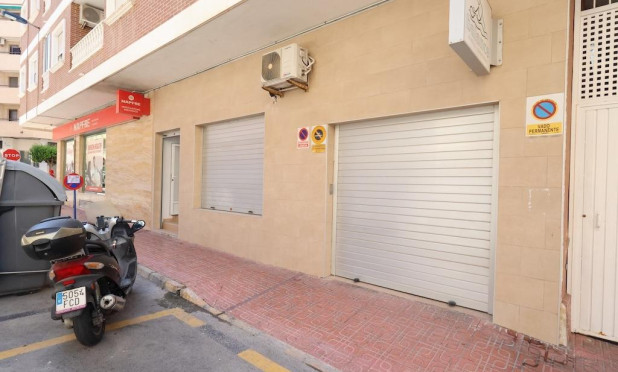 Resale - Commercial premises - Torrevieja - Centro