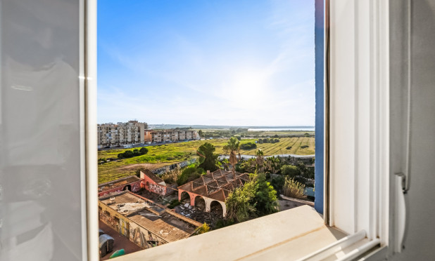 Resale - Apartment / flat - Torrevieja - La Mata