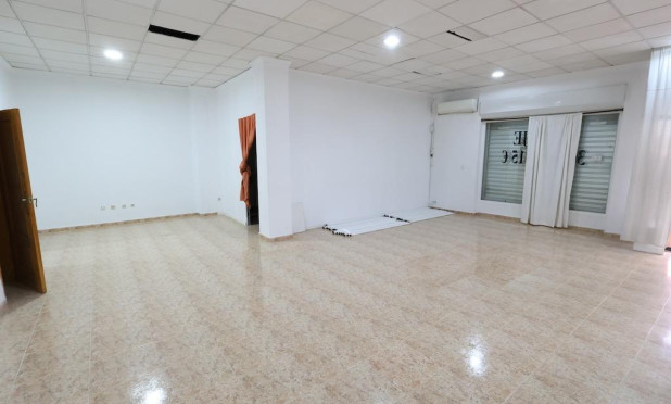 Resale - Commercial premises - Torrevieja - Centro