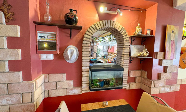 Odsprzedaż - COMMERCIAL PROPERTY - Torrevieja - La Veleta