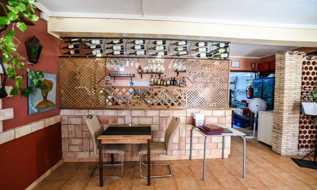 Odsprzedaż - COMMERCIAL PROPERTY - Torrevieja - La Veleta