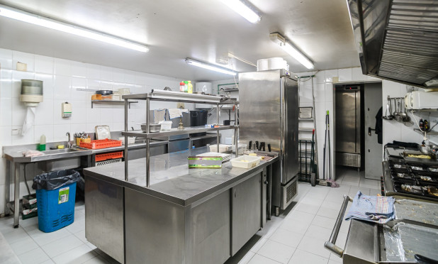 Odsprzedaż - COMMERCIAL PROPERTY - Torrevieja - La Veleta