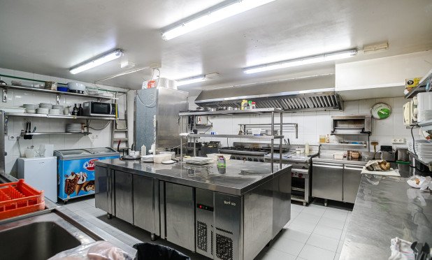 Odsprzedaż - COMMERCIAL PROPERTY - Torrevieja - La Veleta