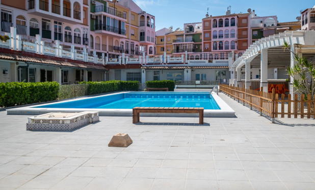 Odsprzedaż - COMMERCIAL PROPERTY - Torrevieja - La Veleta
