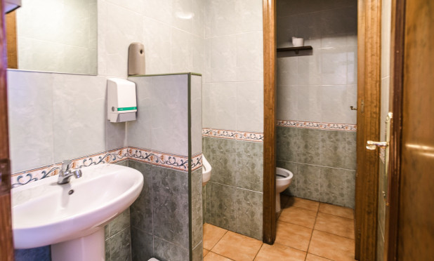 Odsprzedaż - COMMERCIAL PROPERTY - Torrevieja - La Veleta