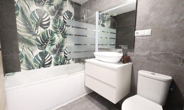 Resale - Apartment / flat - Torrevieja - Centro