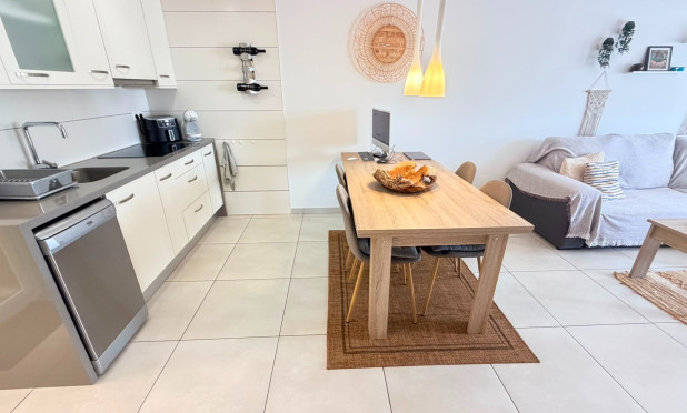 Resale - Apartment / flat - Torrevieja - Aguas Nuevas