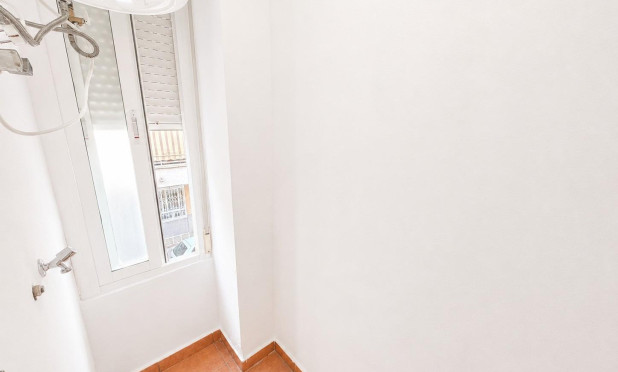 Resale - Apartment / flat - Torrevieja - Estacion de autobuses