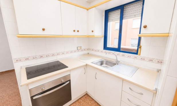 Resale - Apartment / flat - Torrevieja - Estacion de autobuses