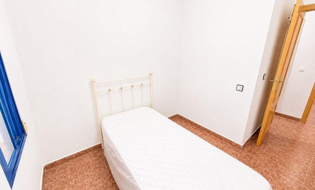Resale - Apartment / flat - Torrevieja - Estacion de autobuses