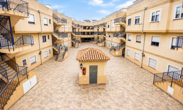 Resale - Apartment / flat - Torrevieja - Estacion de autobuses