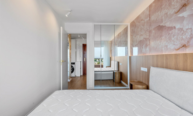 Resale - Apartment / flat - Torrevieja - Punta Prima