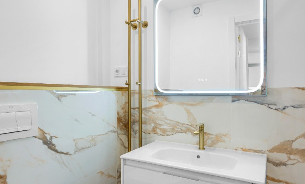 Resale - Apartment / flat - Torrevieja - Punta Prima