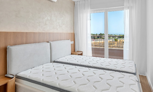 Resale - Apartment / flat - Torrevieja - Punta Prima