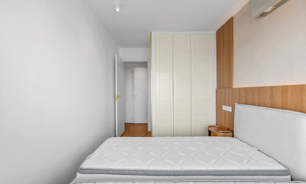 Resale - Apartment / flat - Torrevieja - Punta Prima