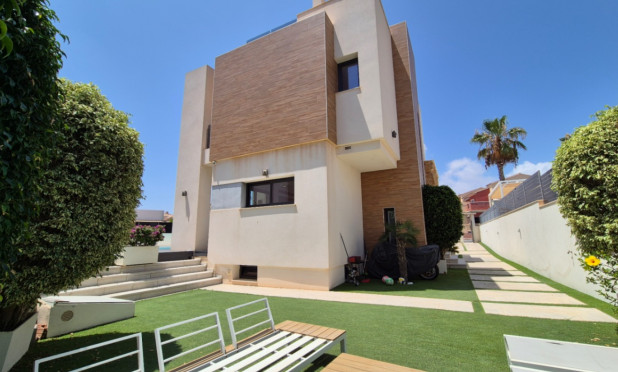 Resale - Villa - Torrevieja - Costa Blanca Sur