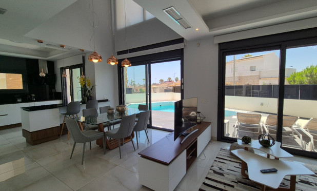 Resale - Villa - Torrevieja - Costa Blanca Sur