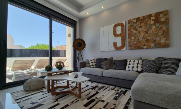 Resale - Villa - Torrevieja - Costa Blanca Sur