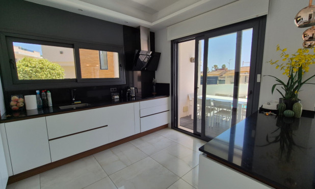 Resale - Villa - Torrevieja - Costa Blanca Sur