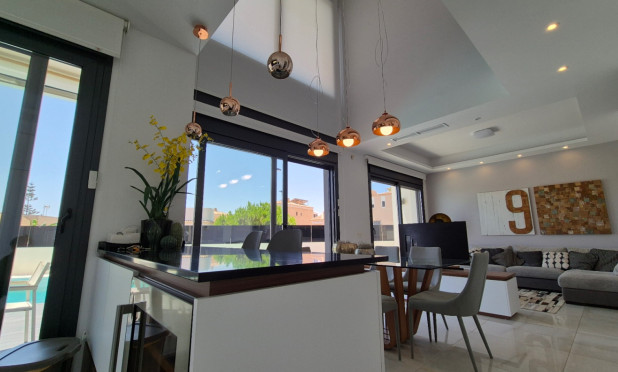 Resale - Villa - Torrevieja - Costa Blanca Sur